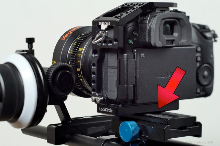 Squishy rubber  pads on the mounting plate let the caged camera rock back and forth.