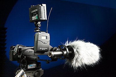 Worthwhile To Attach External Mic to Canon HG20?-sr11.jpg