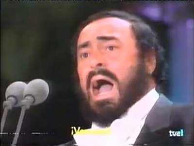 Luciano Pavarotti microphones-pavarotti-mikes.jpg