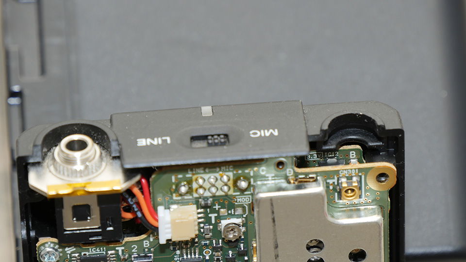 Antenna Replacement for Sony Transmitter at DVinfo.net Antenna Replacement for Sony Transmitter at DVinfo.net