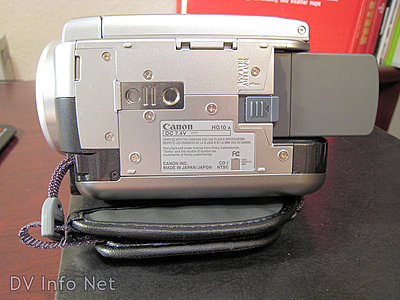 HG10 pics -- various camcorder details-hg10underneath.jpg