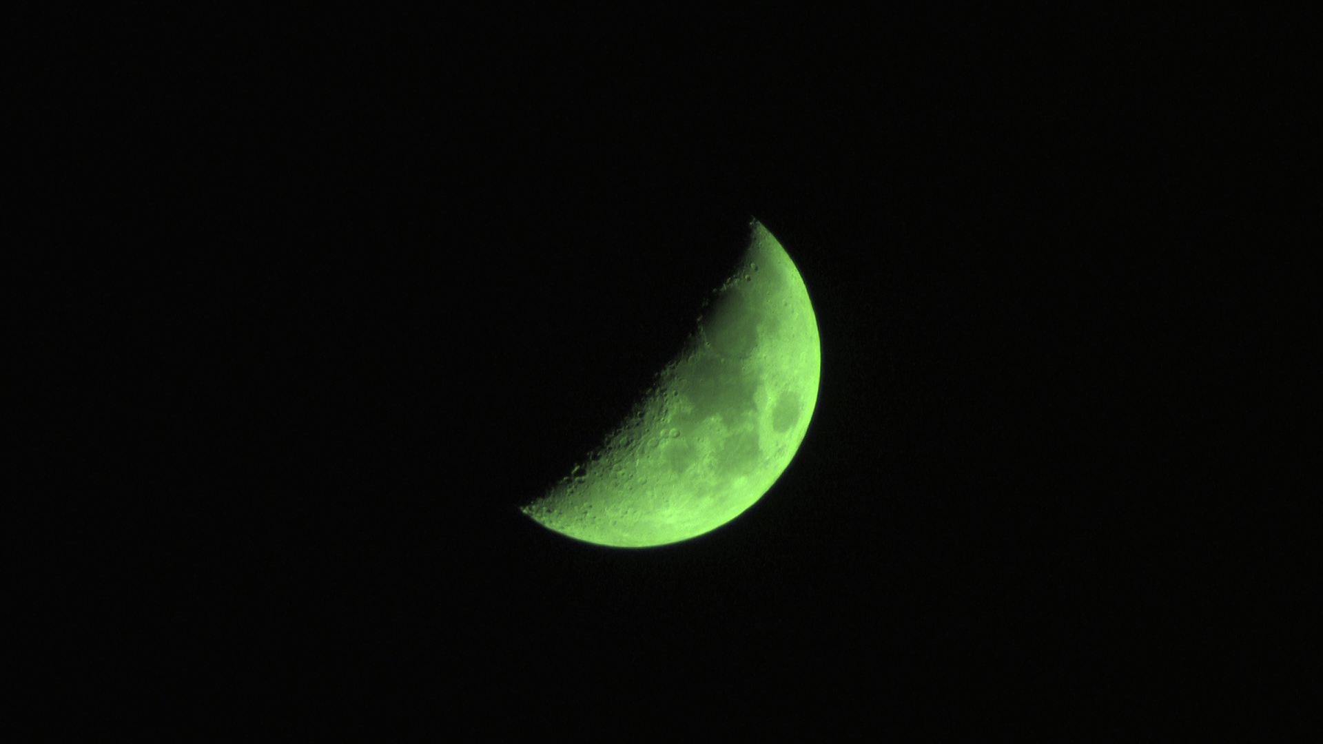 Есть зеленая луна. Зеленая Луна. Полумесяц. Луна на черном фоне. Зеленый полумесяц.