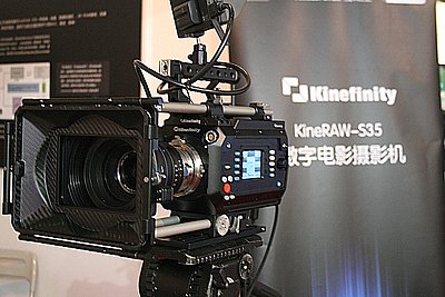 S35 digi cinema camera for US00-kineraw-s35_with_movcam_handgrip_riser_bridge_plate_640aj.jpg