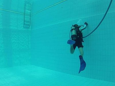 Experiences with GoPro Hero 2 in indoor swimming pool?-gif-v1.jpg