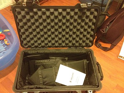 Hard case for 10-12 lenses and dividers?-img_2291.jpg