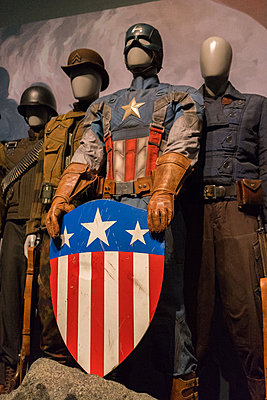 Marvell cinematic universe prop photos-dsc06671.jpg