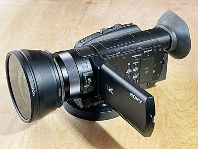 Looking for a DSLR for Video, and Lost-ax700-vcl-hg0872.jpg