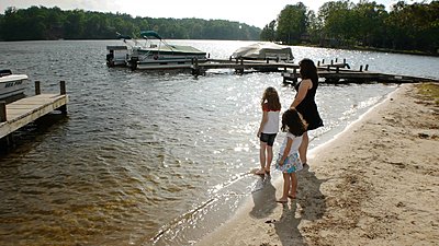 20mm 1.7 vs 14mm 2.5-beach-2.jpg