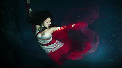 Lighting a swimming pool for underwatershots-underwater-fashion.jpg