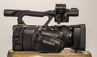 Sony Z150-z150-right-side.jpg