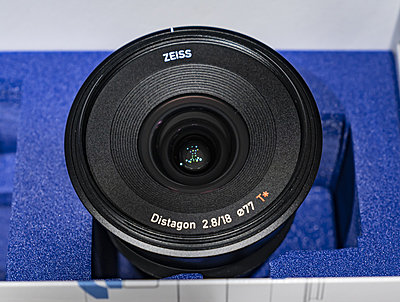 Zeiss Batis 18mm, f/2.8, E-mount-batis-box-front-glass-2425.jpg