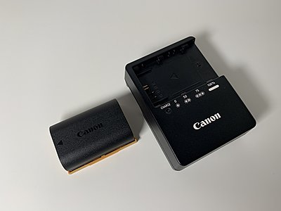 Canon EOS 90D DSLR Camera - Near new-1924929.jpg