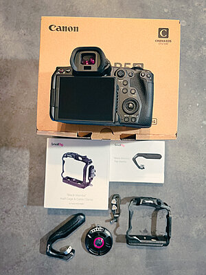 Canon R5C and accessories. Excellent condition!-img_4939.jpg