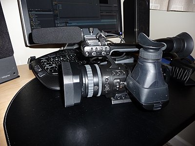 Hoodman Hoodloupe on the Sony V1E-hl3.jpg