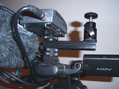 Mounting a light and mic on the FX1000-z5_frontlightconfig.jpg