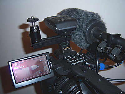 Mounting a light and mic on the FX1000-z5_rlightconfig.jpg