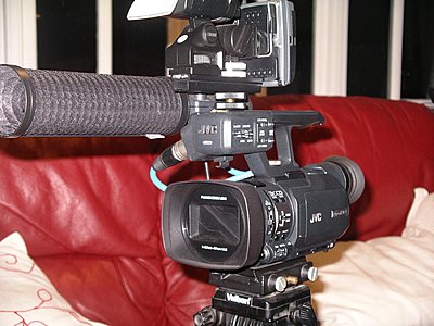 Mounting a light and mic on the FX1000-cam2edit.jpg