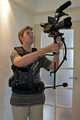 The FS100 on the Blackbird Stabilizer - video-blackbird_z-post_steadicamarmvest_picture1-klein.jpg