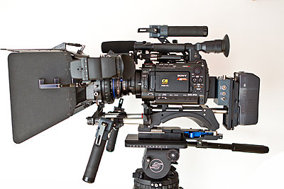 Pics of the F3 on a handheld rig-kinomatik_movietubecr-f3.jpg