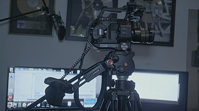 Controlling FS7 on the tripod-1.jpg