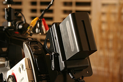 XL2 Field Monitor / Camera mount LCD-battery.jpg