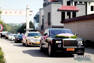 Parade of cars at Chinese Wedding-parade.bmp
