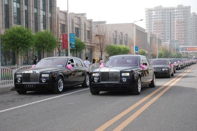 Parade of cars at Chinese Wedding-parade2.bmp