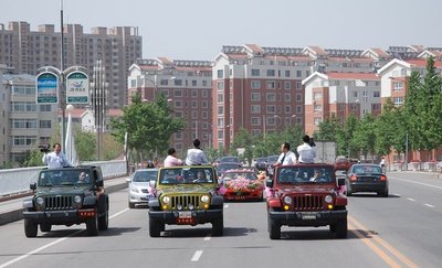 Parade of cars at Chinese Wedding-video-crew.bmp