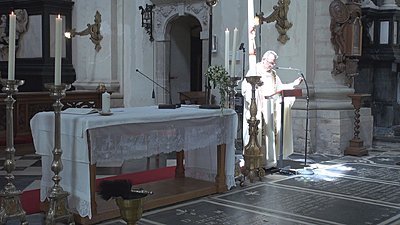 shooting extreme highlight differences in a church-sun.jpg