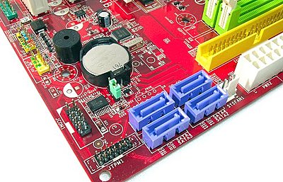 Rendering Problem - Is it hardware related?-sata_plugs.jpg